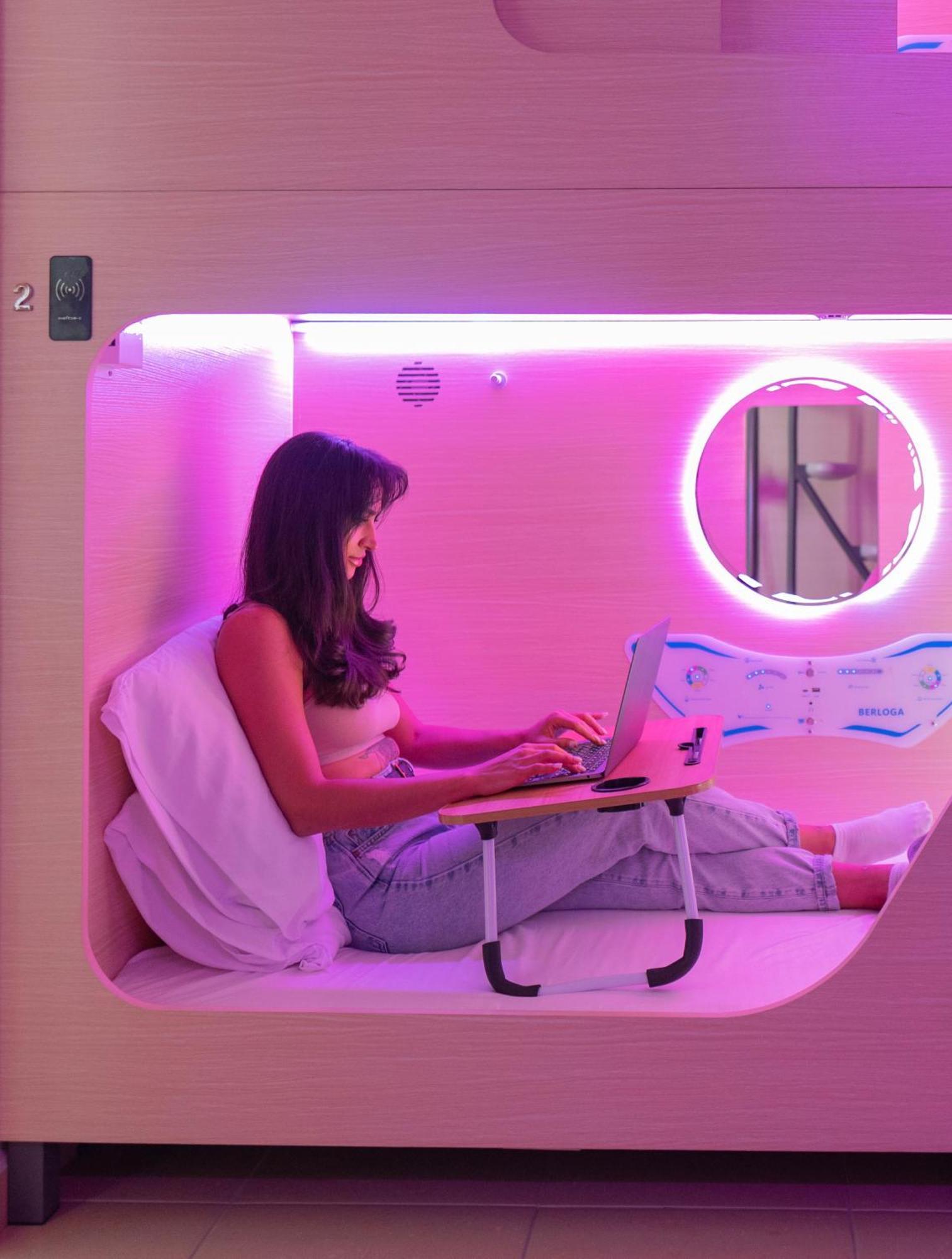 Berloga Capsule Jbr Hotel Dubai Buitenkant foto
